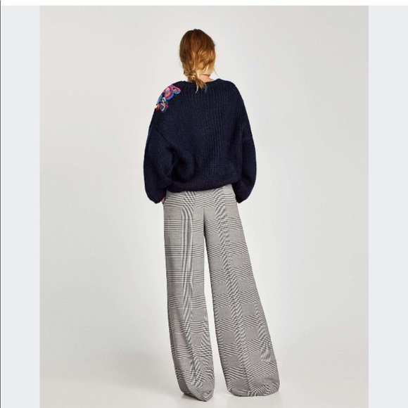 ZARA- FLORAL EMBROIDERED SWEATER - Picture 4 of 6